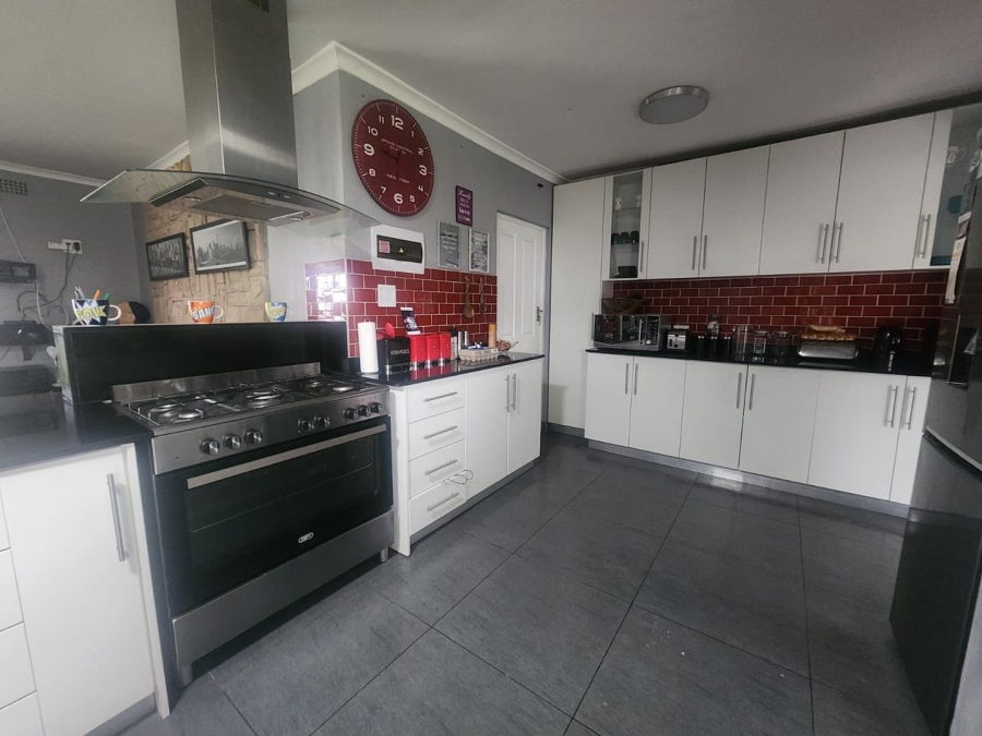 To Let 3 Bedroom Property for Rent in Bothasig Western Cape